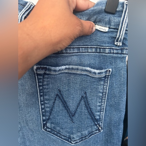 MOTHER Classic Blue Jeans The Looker Ankle Jeans in We The Animals
MOTHER - Picture 7 of 15